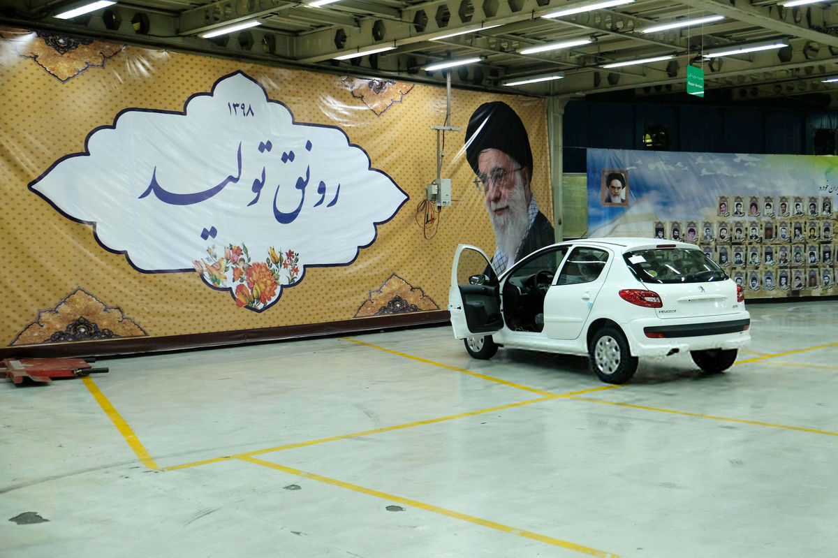 نوسان در بازار خودروهای مونتاژی‌ و داخلی‌ / «پژو i 207 اتوماتیک » 35 میلیون ارزان شد و از باشگاه میلیاردی‌ها خارج شد +جدول‌قیمت