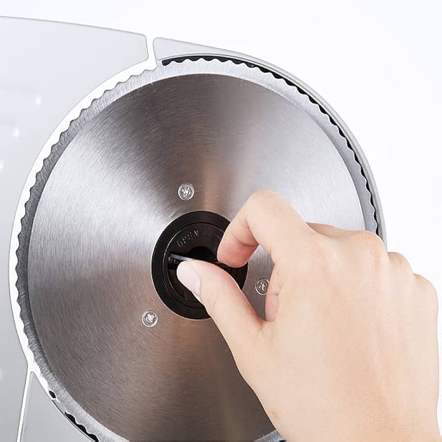 تفاوت تیغه سرامیکی و استیل در کالباس برهای صنعتی سختی و مقاومت در برابر سایش: برتری سرامیک در حفظ تیزی لبه