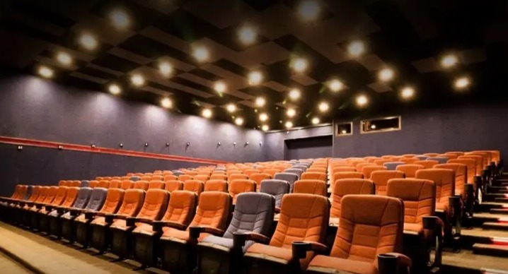 0 تا 100 استانداردهای صندلی سینمایی و چیدمان سالن نمایش